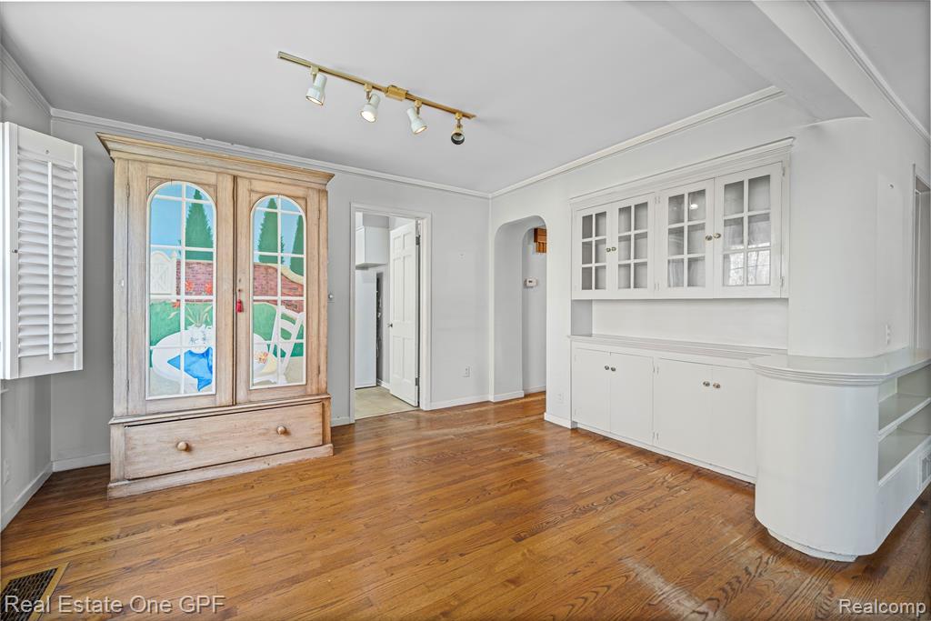 438 Colonial Court, Grosse Pointe Farms, MI 48236 — Photo 8