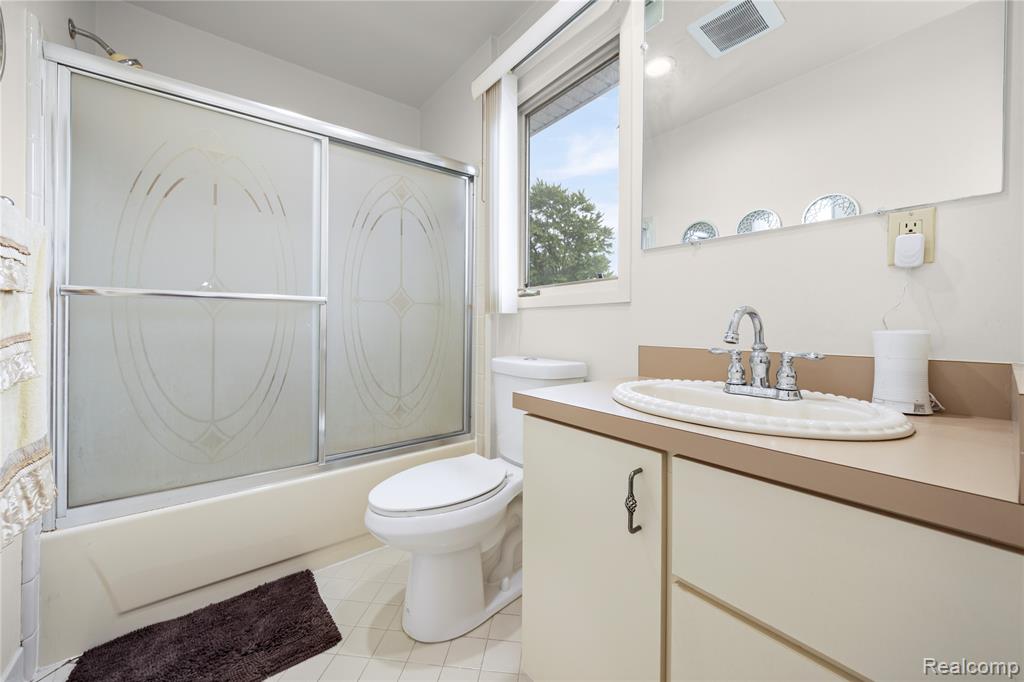 5274 E 14 Mile Road, Warren, MI 48092 — Photo 22
