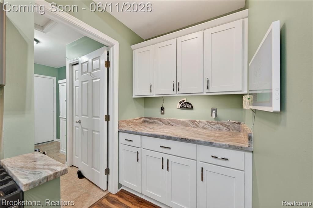 25406 Willowbrook Court, Flat Rock, MI 48134 — Photo 9