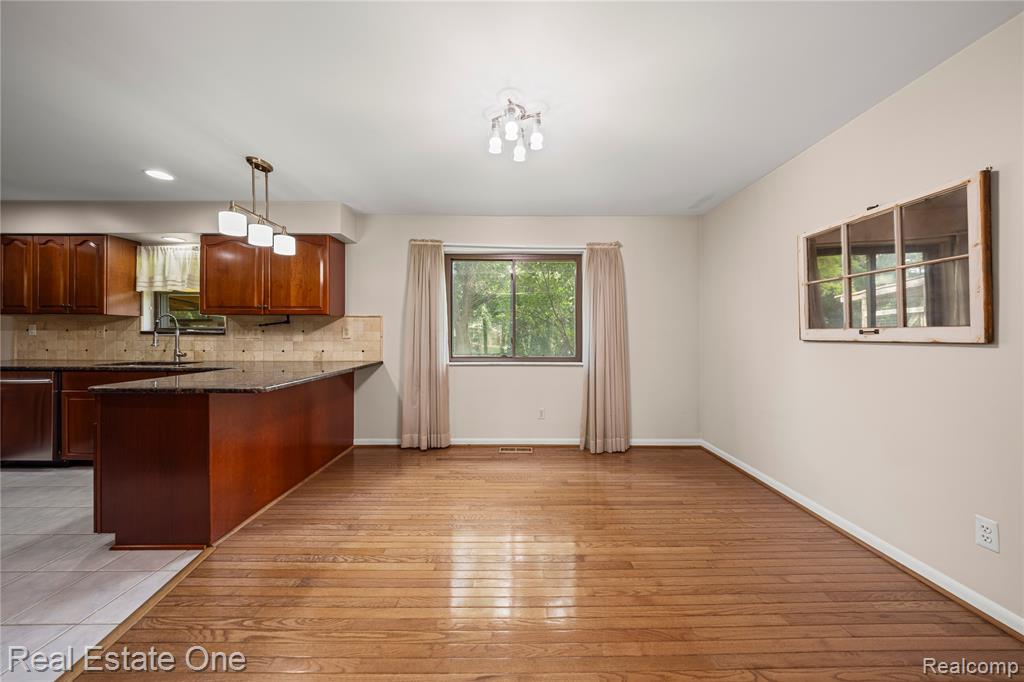 6995 Allen Hill Court, Clarkston, MI 48348 — Photo 9