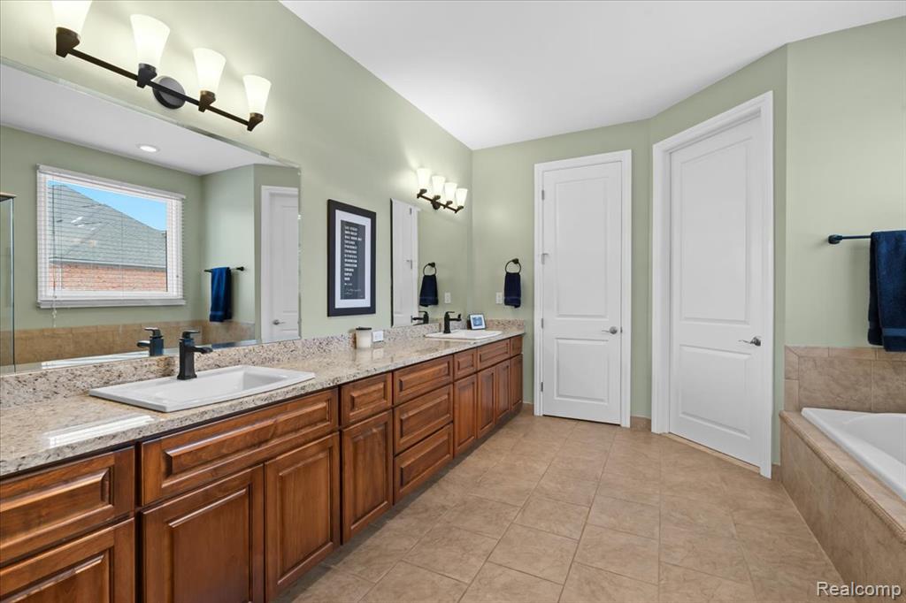 10511 Stoney Point Drive, South Lyon, MI 48178 — Photo 26