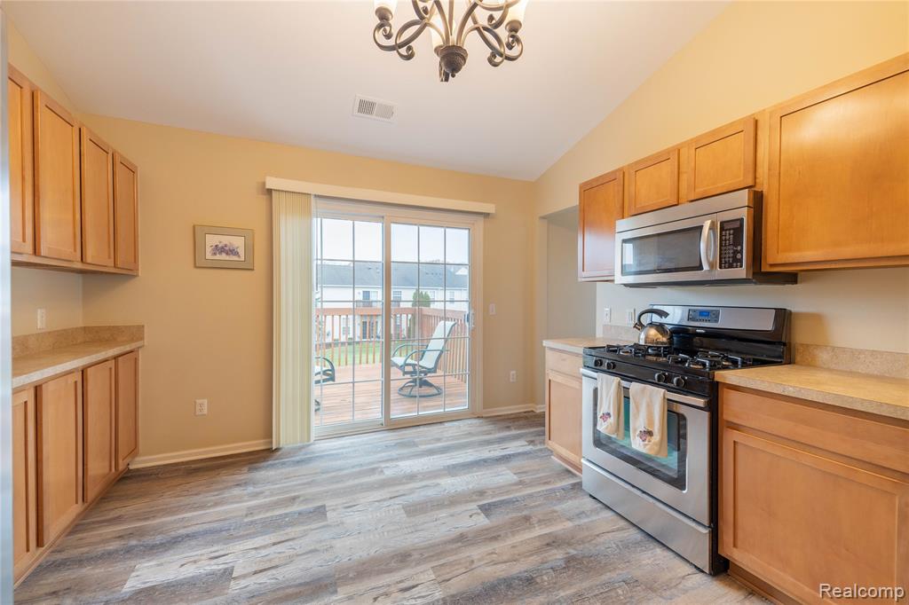 26616 Kirkway Circle, Woodhaven, MI 48183 — Photo 17