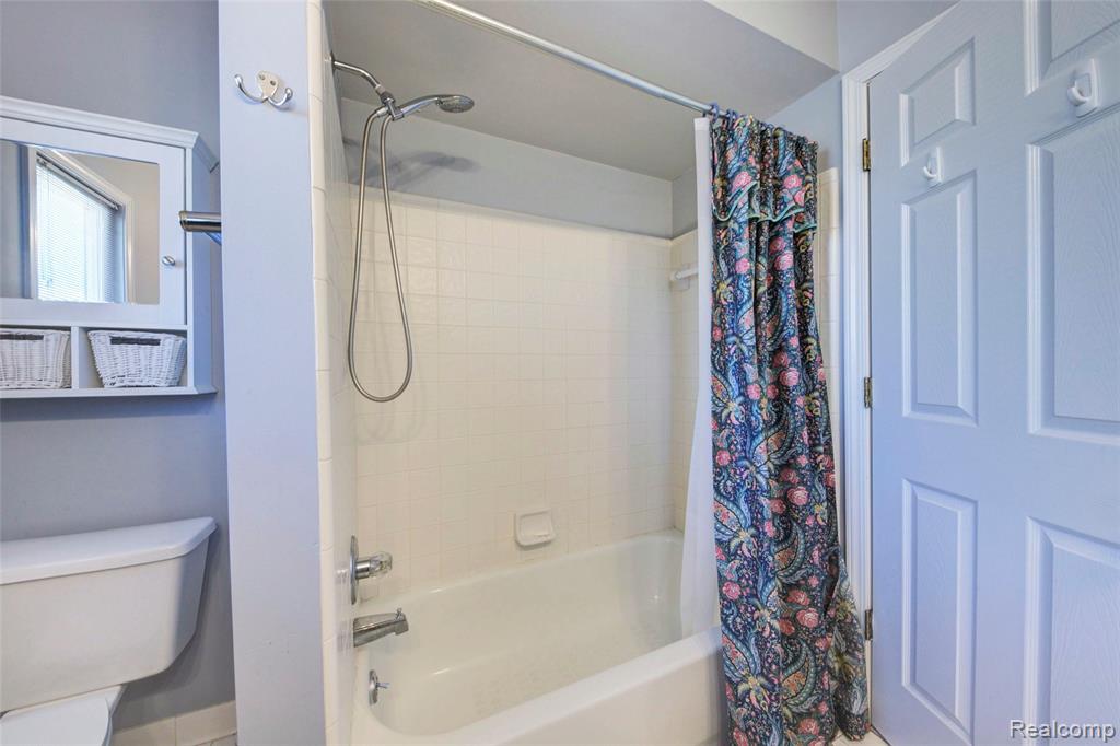 15756 Lamont Drive, Macomb, MI 48042 — Photo 35