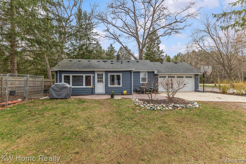 4215 Newton Road, Commerce Twp, MI 48390 — Photo 23