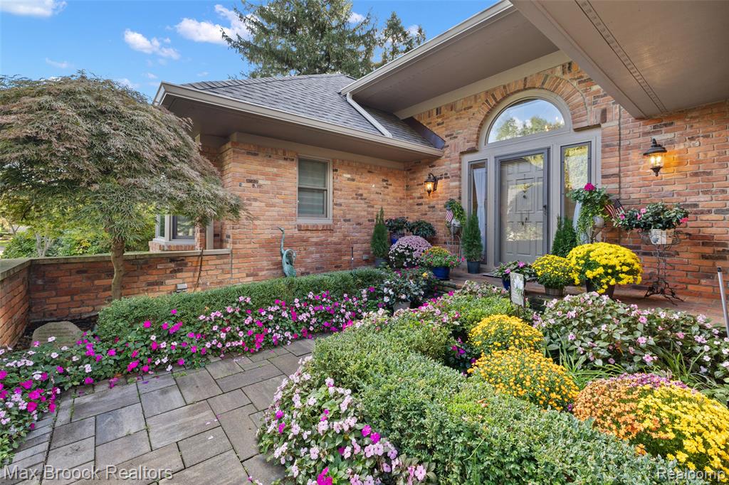 3673 York Court, Bloomfield Hills, MI 48301 — front exterior