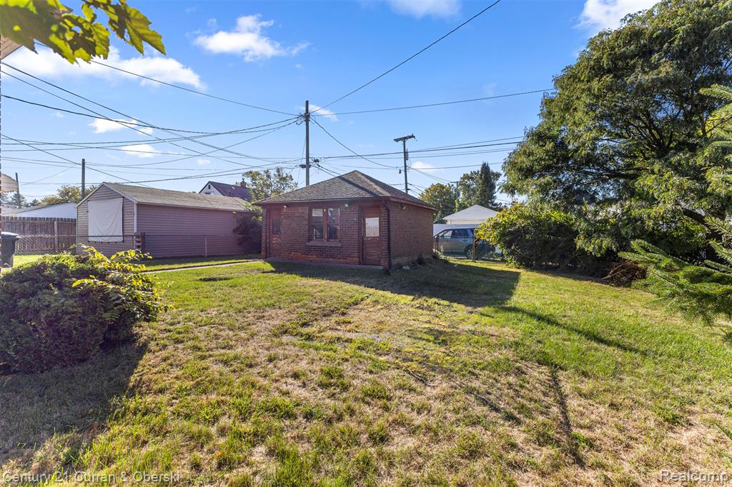 823 Saint John Street, Wyandotte, MI 48192 — Photo 21