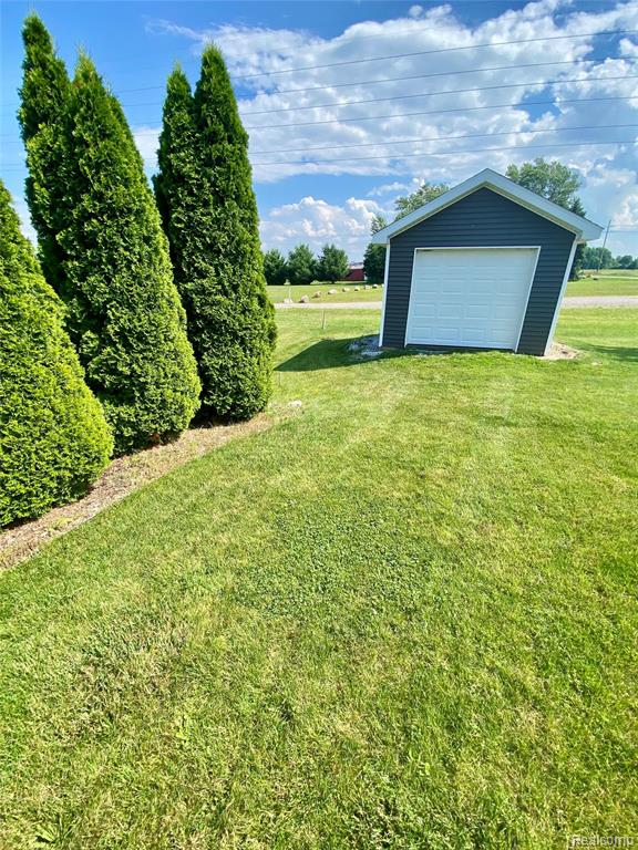 7758 DRAKESHIRE BLVD, Almont, MI 48003 — Photo 13