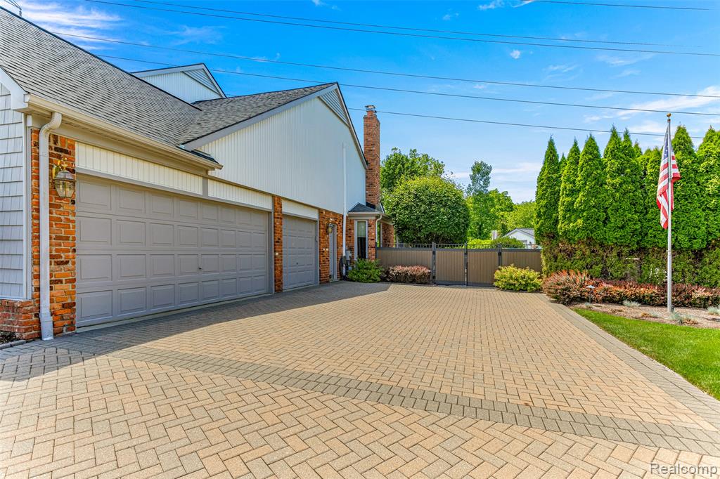 48367 Lake Valley Drive, Shelby Twp, MI 48317 — Photo 45