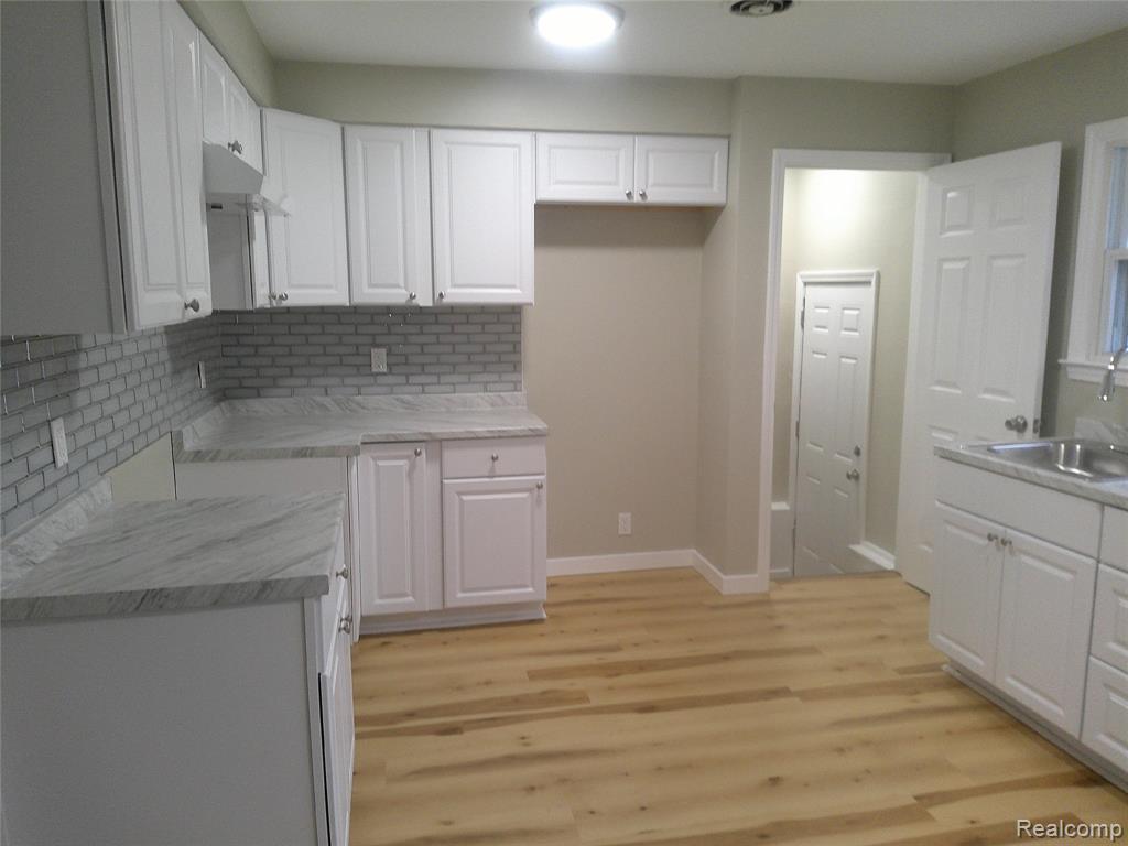 4502 Huckleberry Lane, Flint, MI 48507 — Photo 9