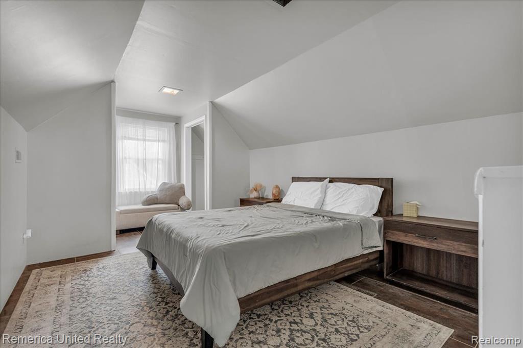 4240 Mandalay Avenue, Royal Oak, MI 48073 — Photo 11
