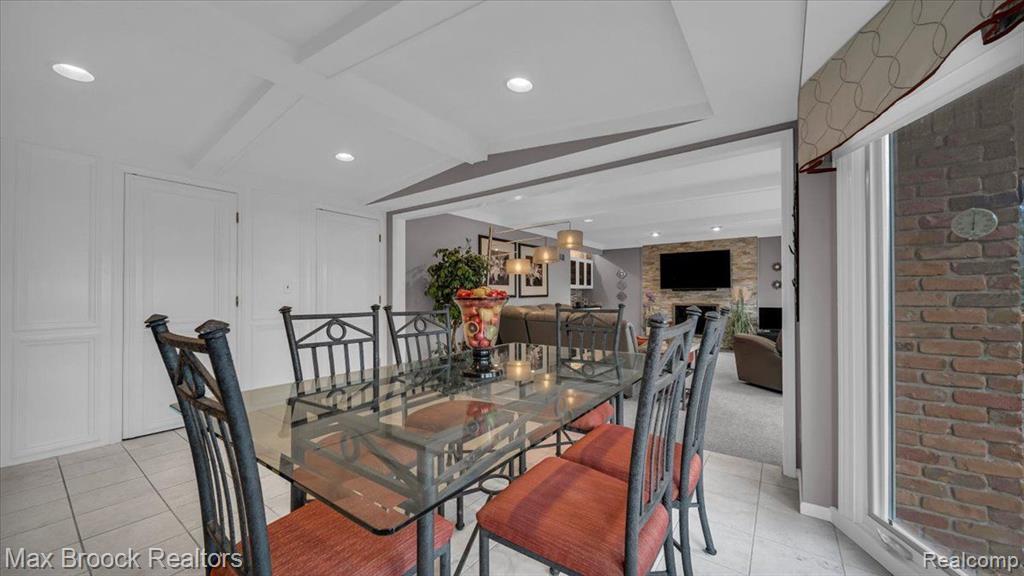 404 SHELLBOURNE Drive, Rochester Hills, MI 48309 — Photo 17