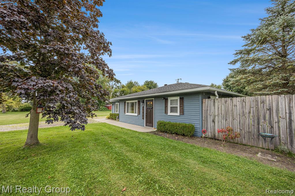 7520 Starville Road, Cottrellville, MI — Photo 2