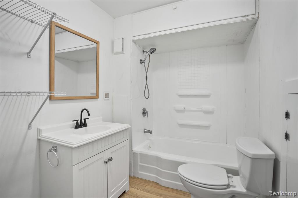 4116 GRAND BLANC Road, Swartz Creek, MI 48473 — Photo 32