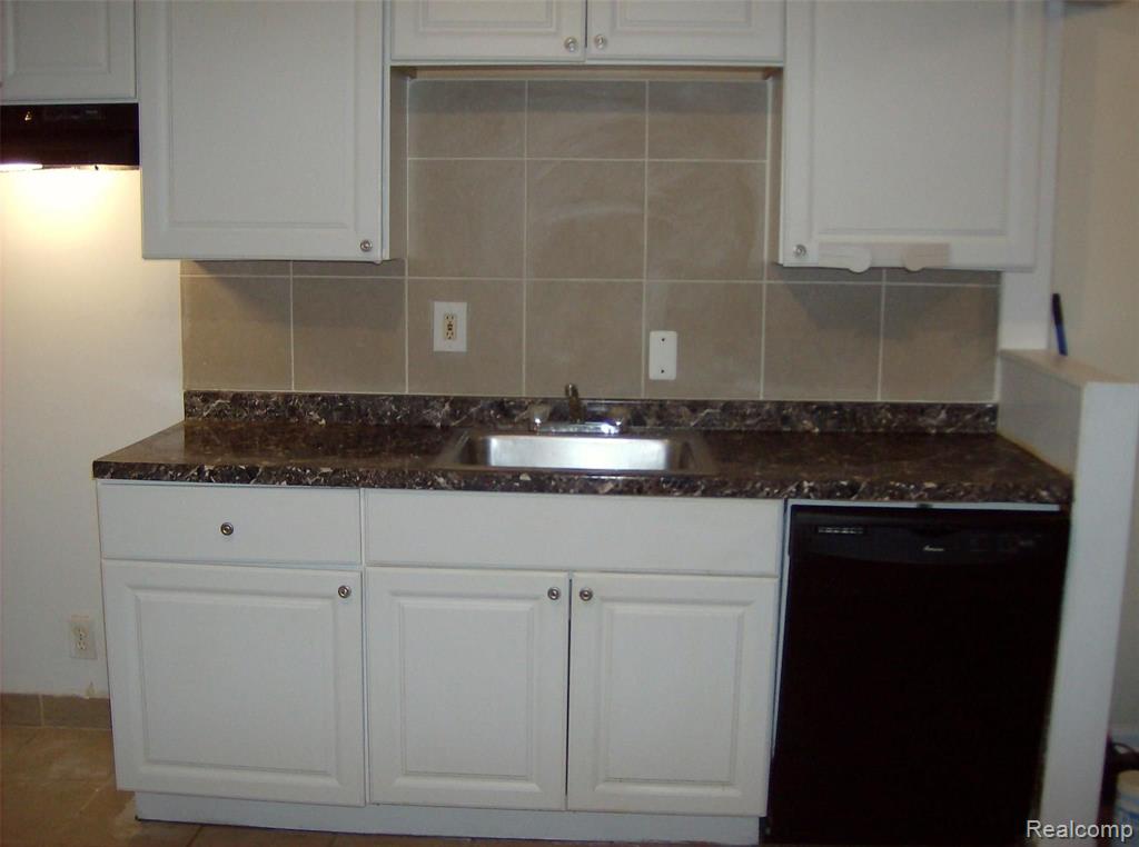10641 TROY Street, Oak Park, MI, 48237