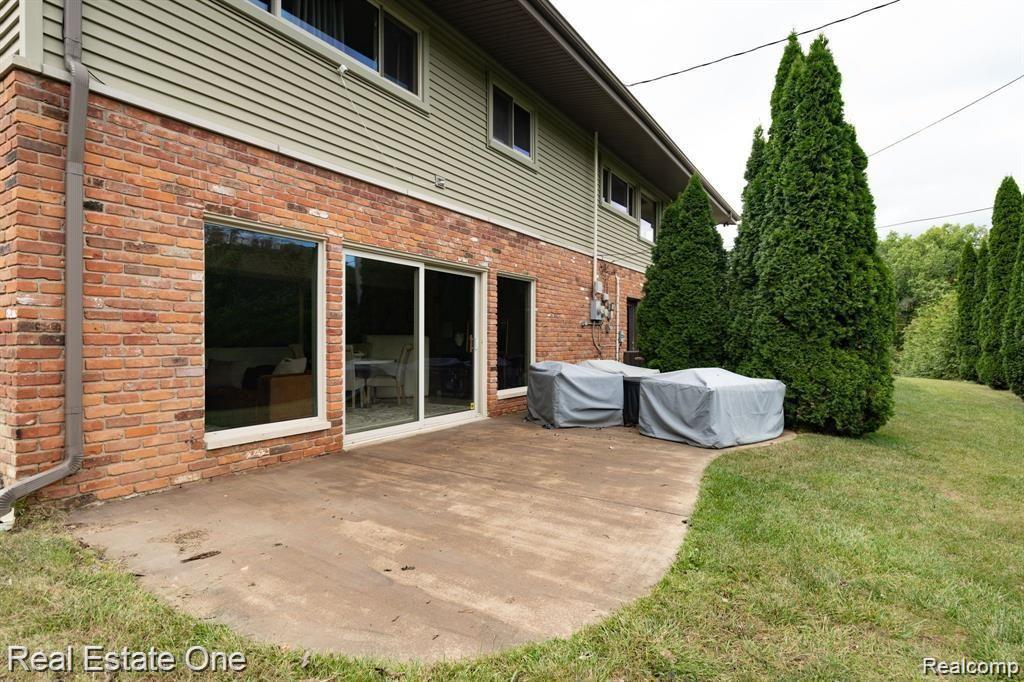 2728 DEVONSHIRE, Leonard, MI 48367 — Photo 35