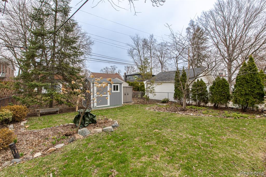 10846 Hart Avenue, Huntington Woods, MI — Photo 46