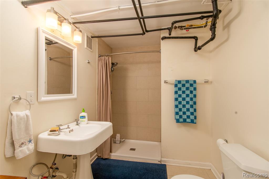 22 Edison Street, Detroit, MI 48202 — Photo 42