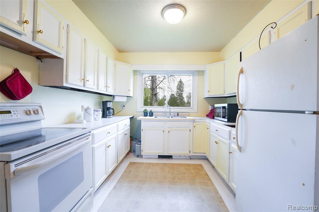 5704 Crandall Road, Howell, MI 48855 — Photo 9