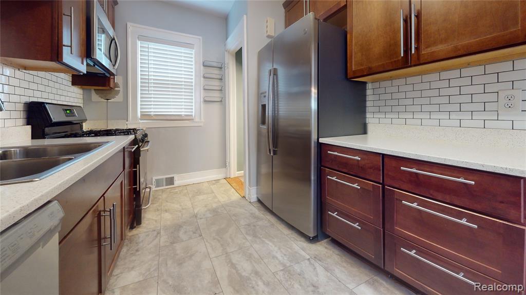 940 N Pleasant Street, Royal Oak, MI 48067 — Photo 4