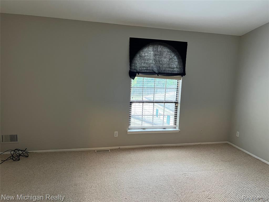 5658 DRAKE HOLLOW Drive E, West Bloomfield, MI — Photo 19