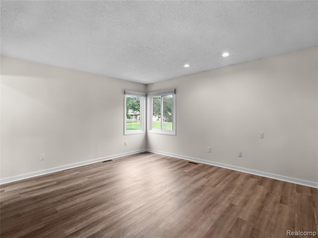 7113 Elmhurst, West Bloomfield, MI — Photo 27