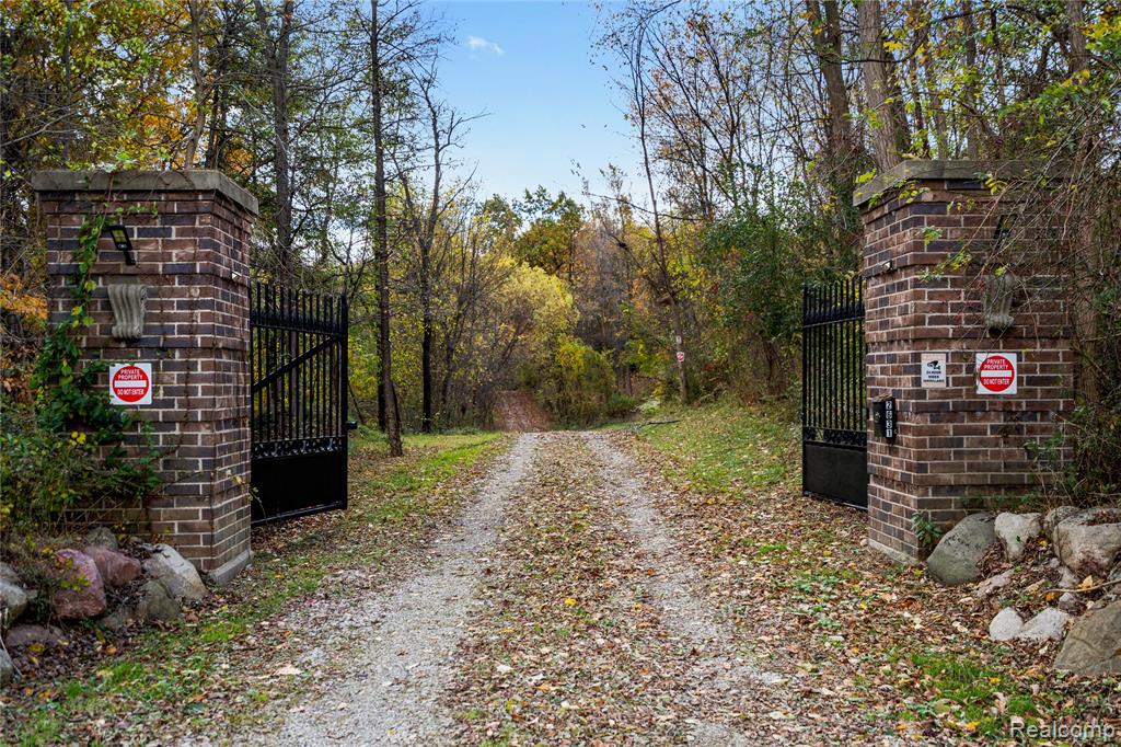 2631 Lakeville Road, Oxford, MI 48370 — Photo 2