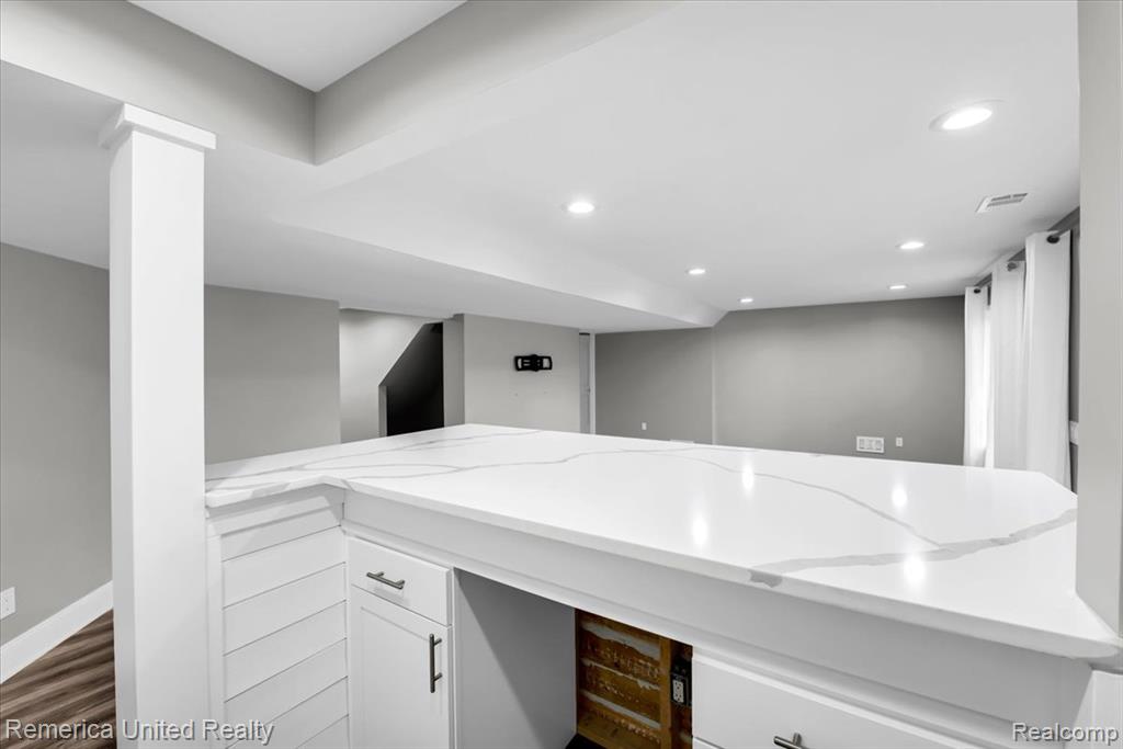 7968 Lawrence, West Bloomfield, MI — Photo 32