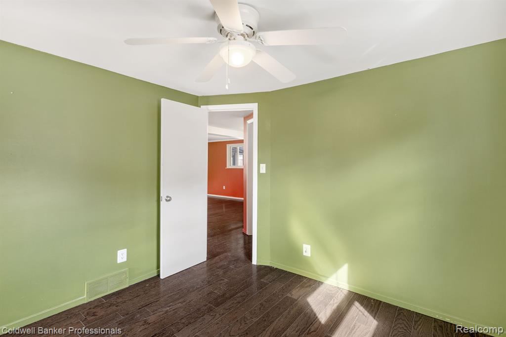 431 NAKOTA Street, Clawson, MI — Photo 17