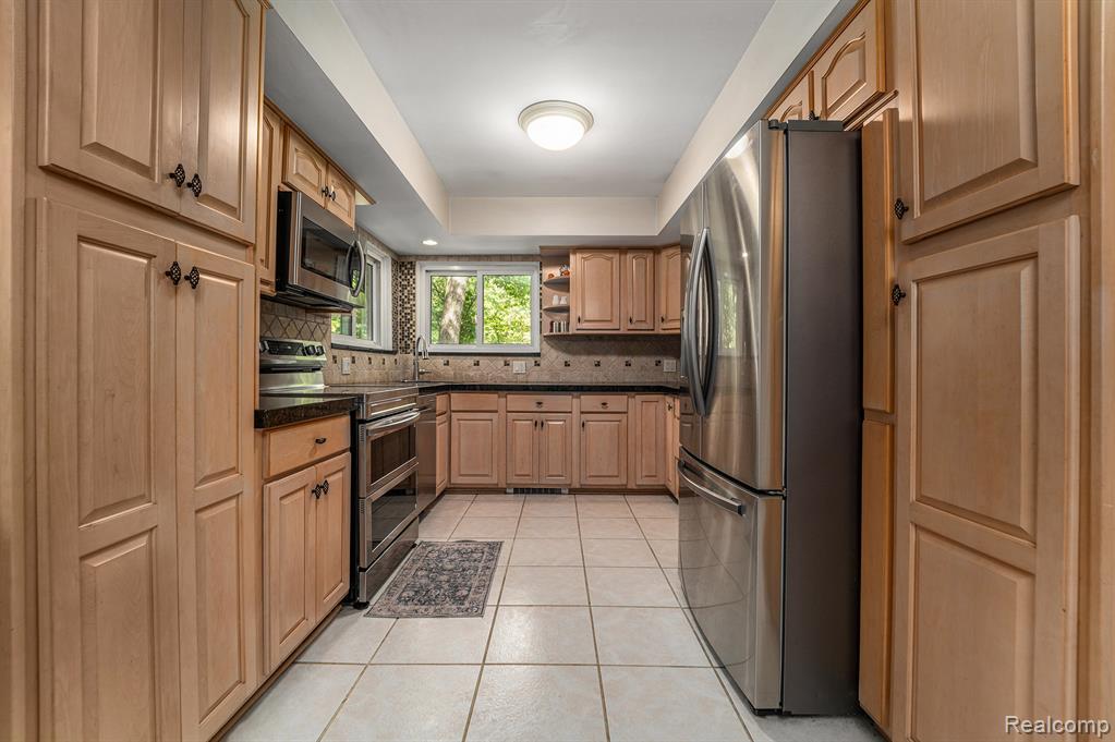 4729 Curtis Lane, Clarkston, MI — Photo 12