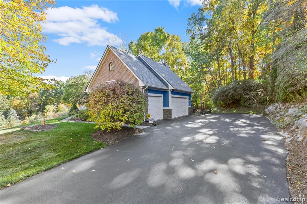 9755 Forest Ridge Drive, Clarkston, MI 48348 — Photo 50