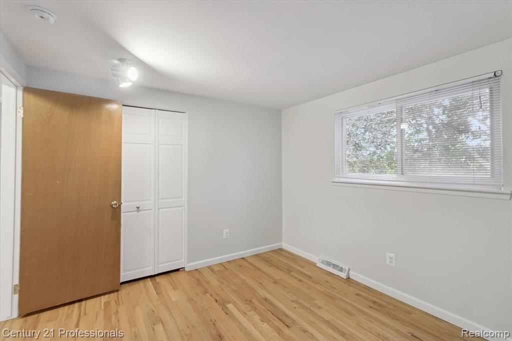 910 Jeffrey Drive, Northville, MI 48167 — Photo 36