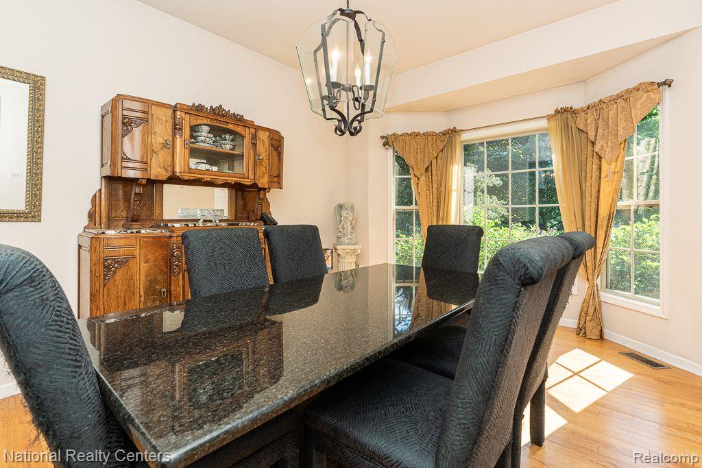 7914 BROOKWOOD Drive, Clarkston, MI 48348 — Photo 5