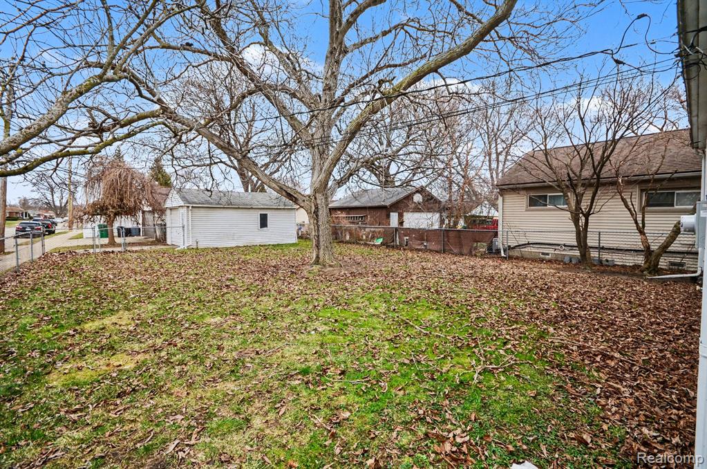 24274 Shakespeare Avenue, Eastpointe, MI 48021 — Photo 23