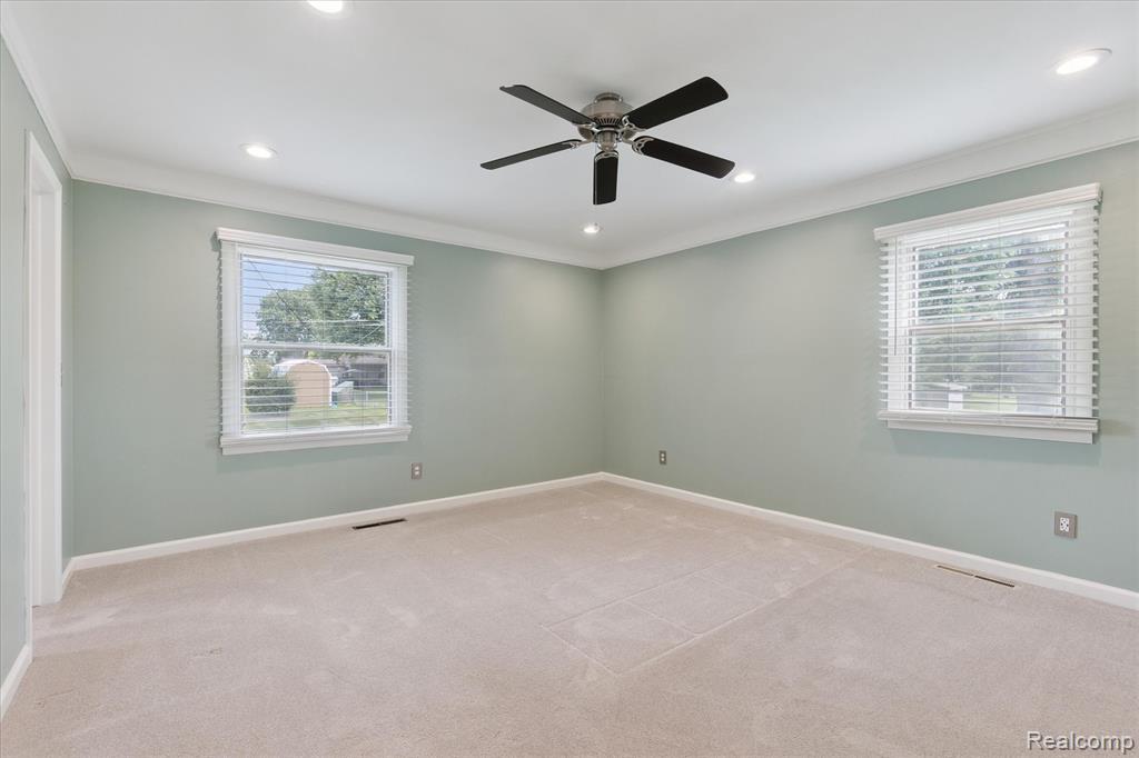 6233 Golfview Drive, Burton, MI 48509 — Photo 28