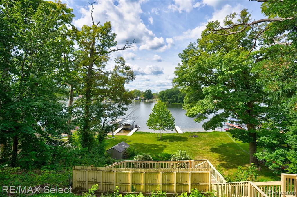 16172 Crest Drive, Linden, MI 48451 — Photo 11