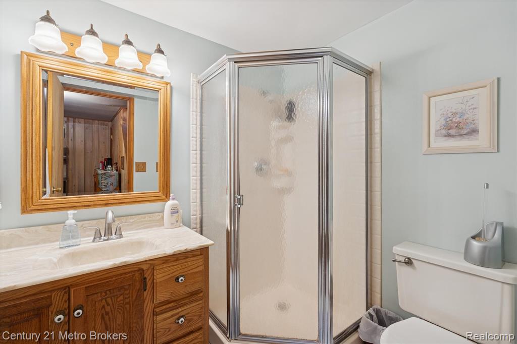 4466 S Center Road, Burton, MI 48519 — Photo 26
