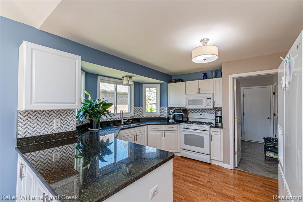 35452 Saint Clair Drive, New Baltimore, MI 48047 — Photo 14