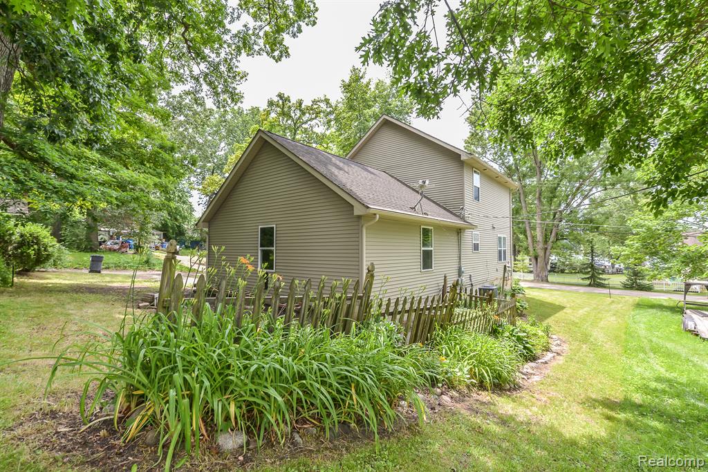 7860 LAKESHORE Road, Whitmore Lake, MI 48189 — Photo 17