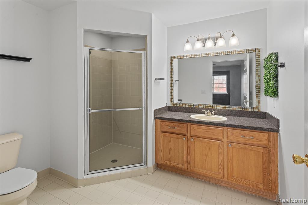 5529 TWIN OAKS Drive, Sterling Heights, MI 48314 — Photo 11