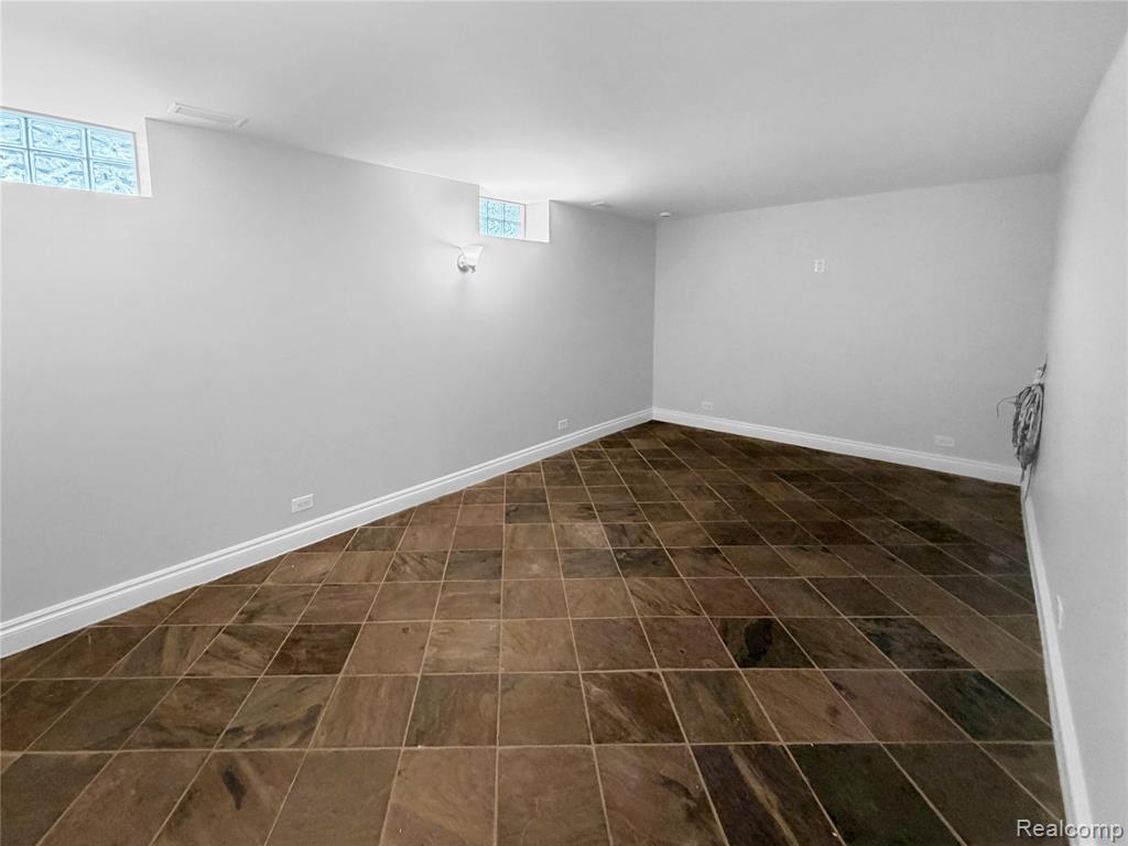 35854 Castlemeadow Drive, Farmington, MI 48335 — Photo 22