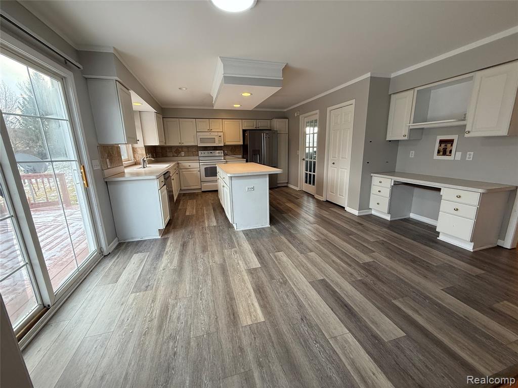 4377 Brighton Drive, Grand Blanc, MI 48439 — Photo 8