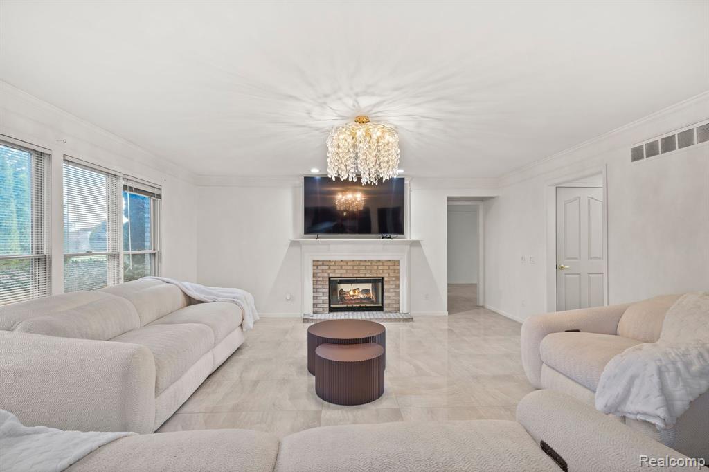 433 TORRINGTON Drive W, Canton, MI 48188 — Photo 7
