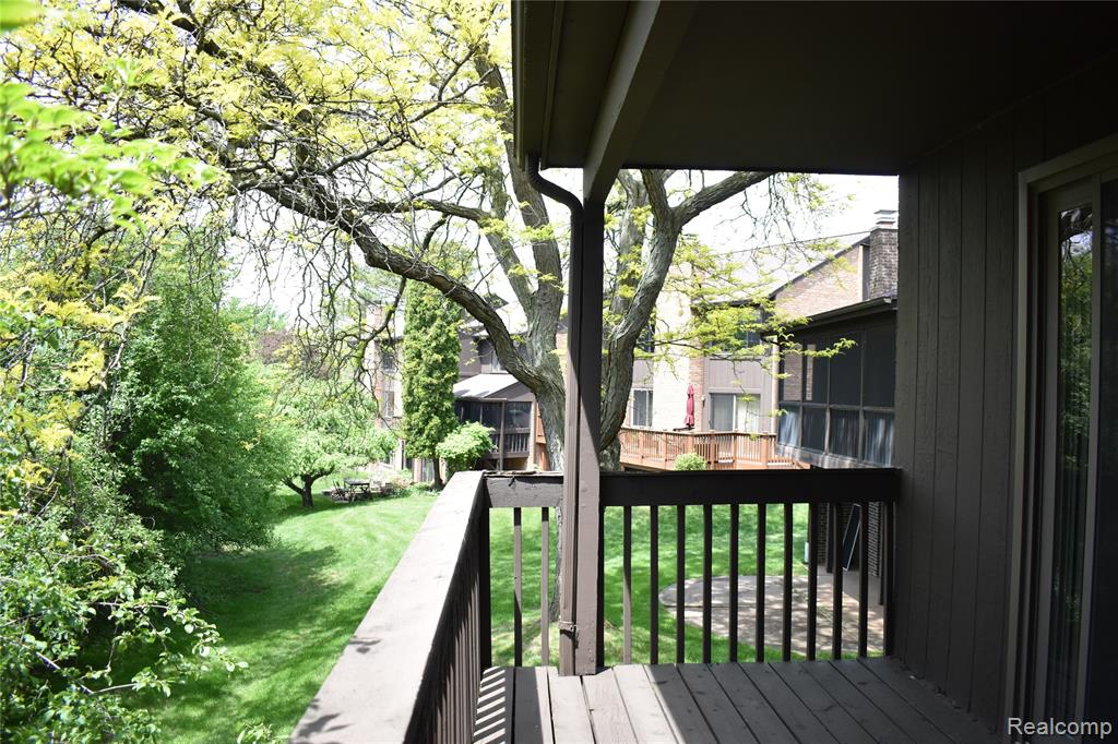 2073 Bordeaux Street, West Bloomfield, MI 48323 — Photo 20