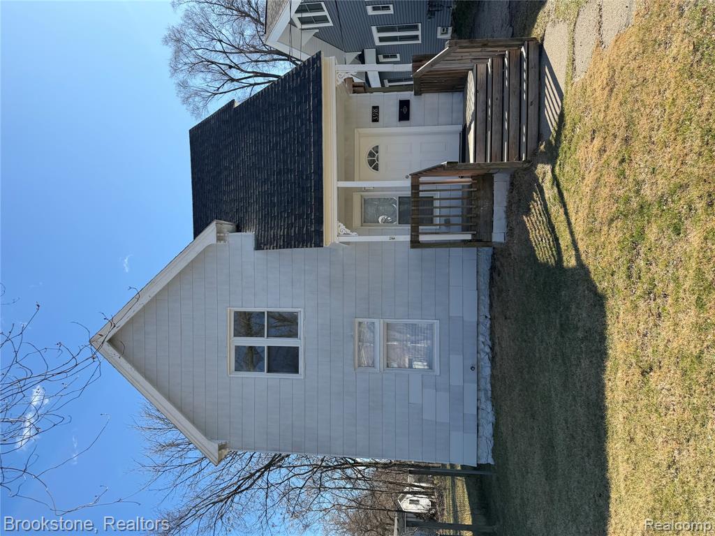 398 N Saginaw Street, Pontiac, MI 48342 — front exterior