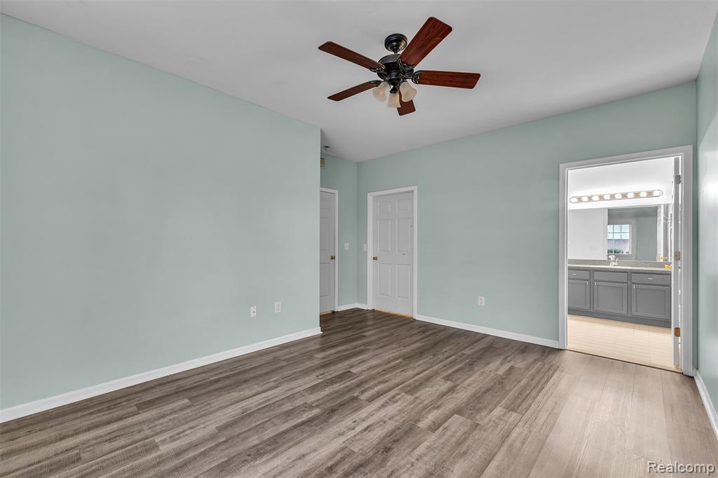 5589 TWIN OAKS Drive, Sterling Heights, MI 48314 — Photo 24