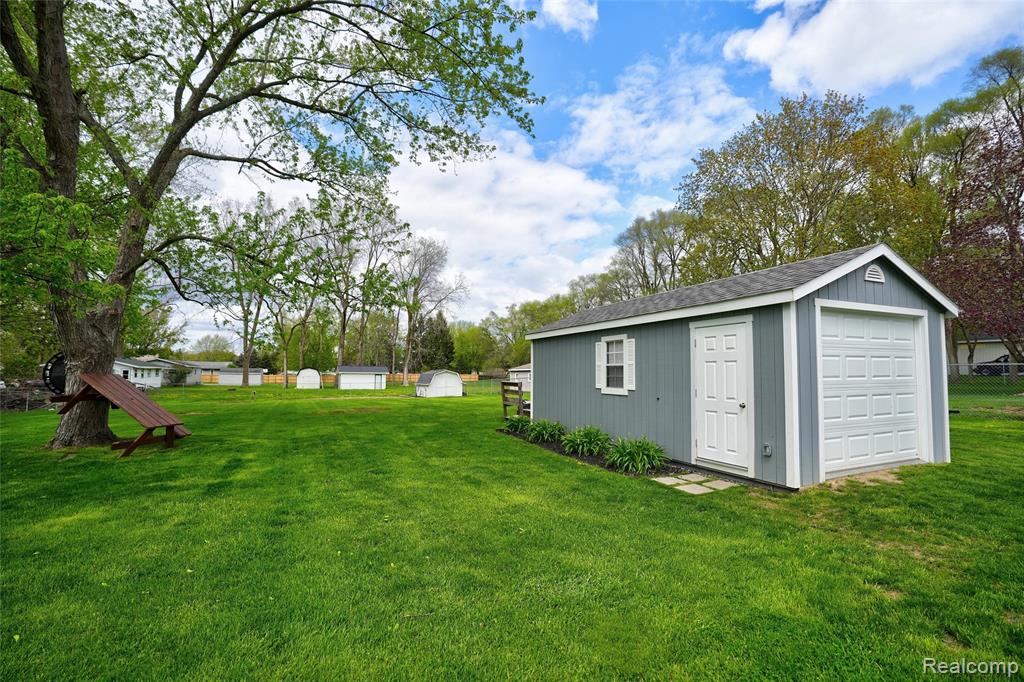 6087 E Hill Road, Grand Blanc, MI 48439 — Photo 7