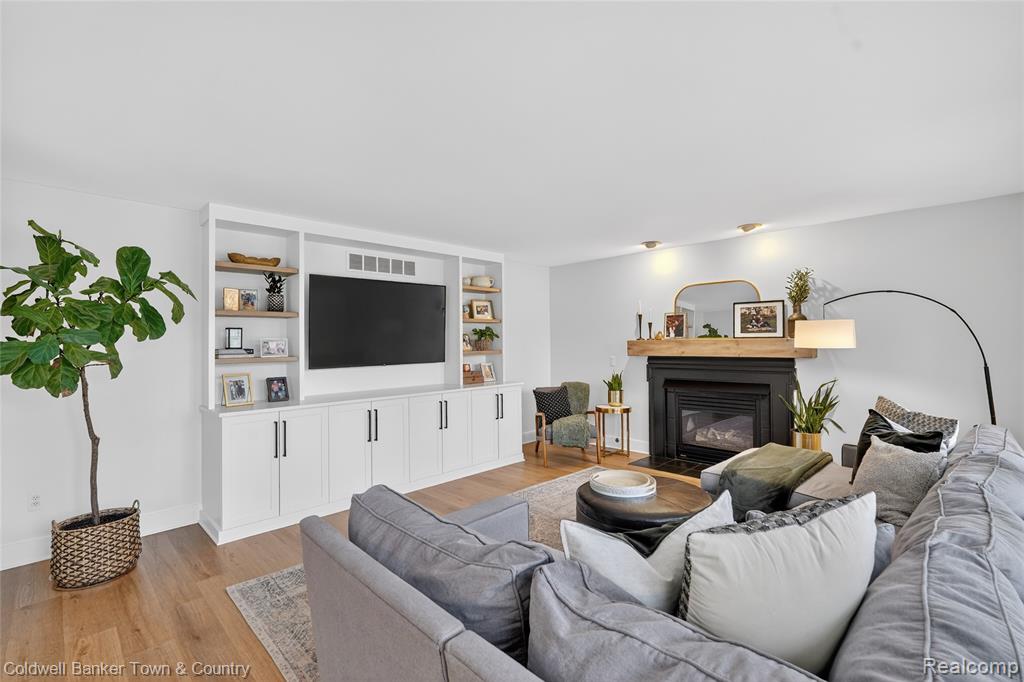 480 NAIRN Circle, Highland, MI — Photo 10