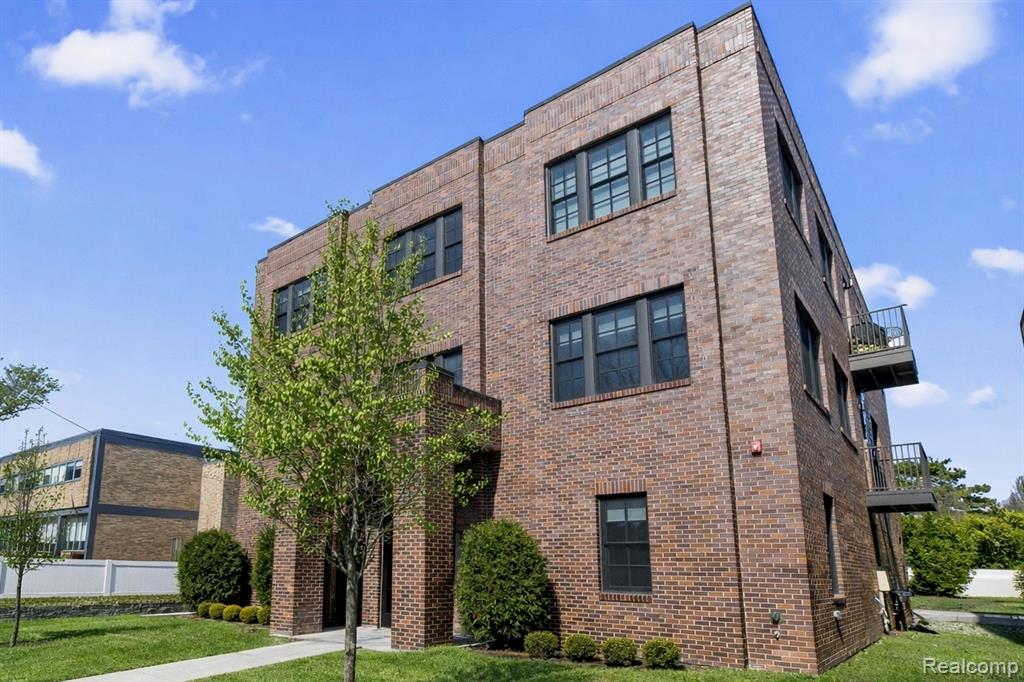 936 W 11 Mile Road, Royal Oak, MI 48067 — front exterior