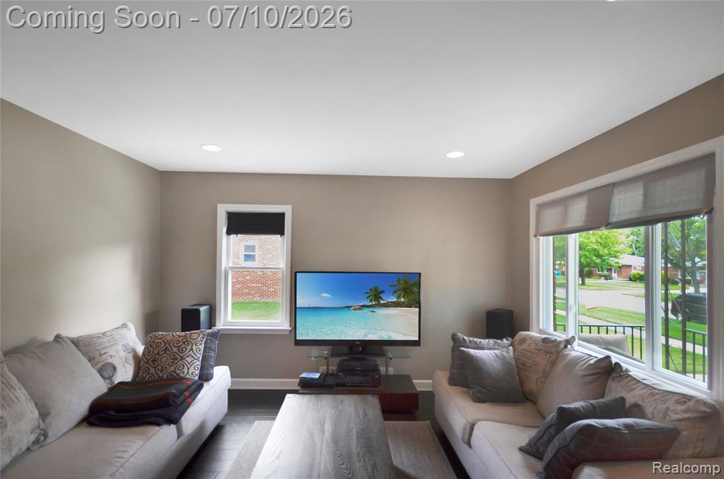 29067 Milton Avenue, Madison Heights, MI 48071 — Photo 5