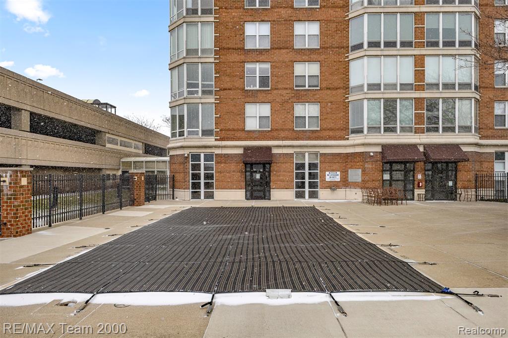 250 E HARBORTOWN Drive, 702, Detroit, MI 48207 — Photo 30